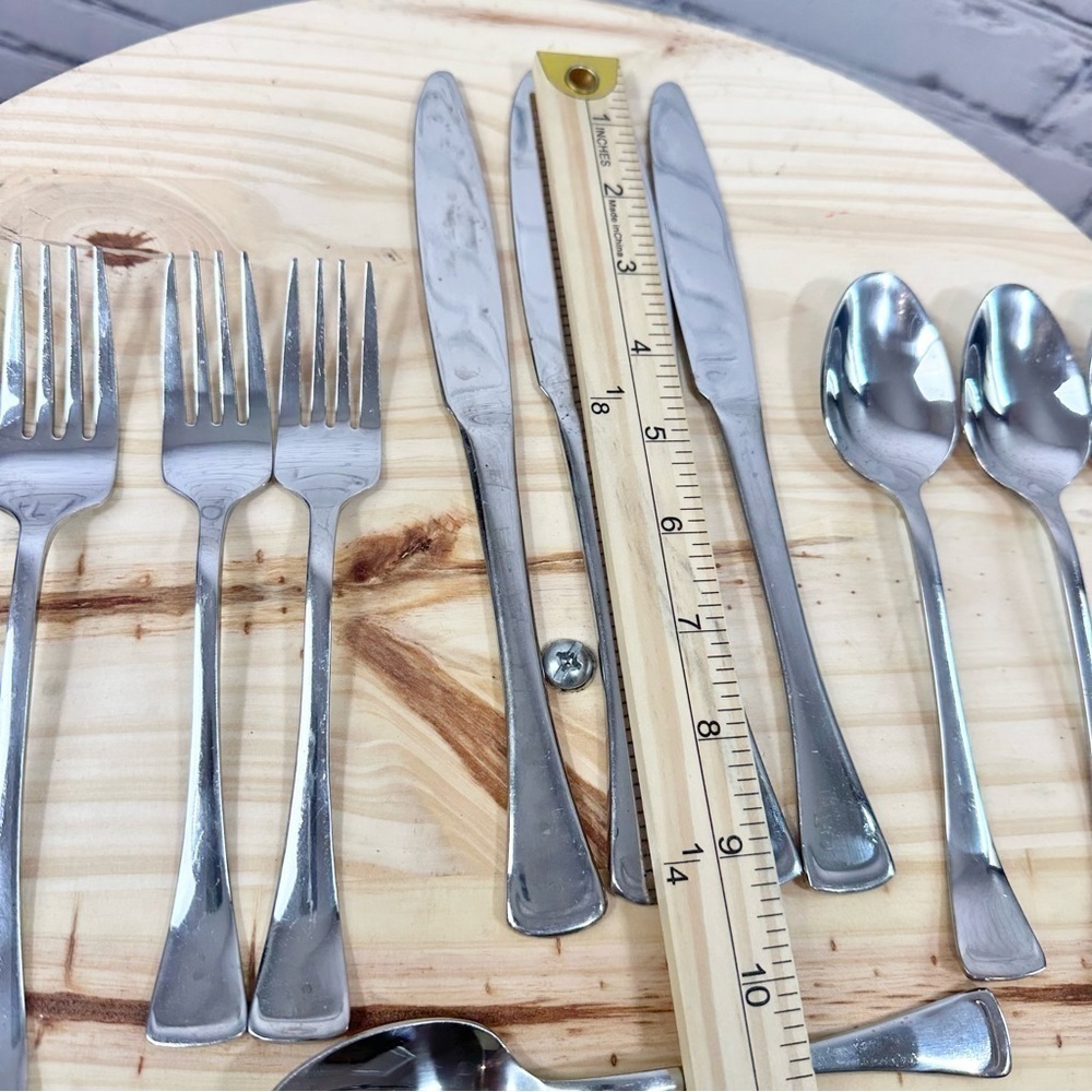 Oneida 16 Piece Stainless Steel Flatware Silverware Emma Set - Picture 12 of 16